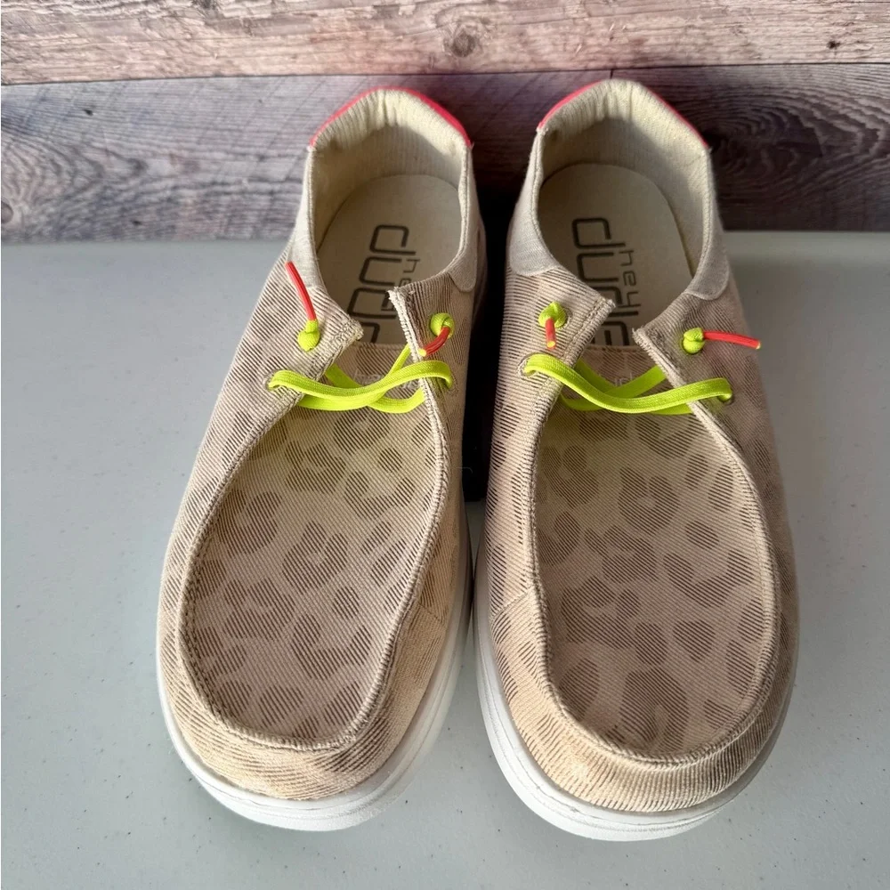 Hey Dude Women’s Wendy Rise Loafers, Leopard Neon Beige, 8 US - Picture 2 of 4